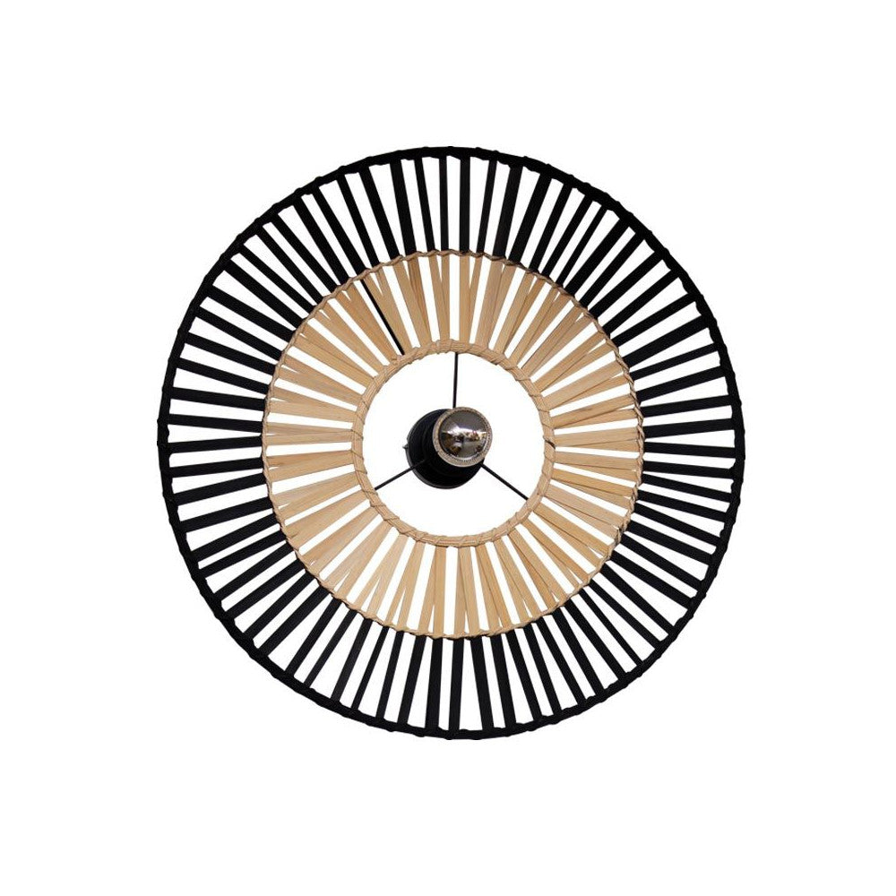 Vue de face du plafonnier circulaire noir et bambou, sans ampoule, sur fond blanc.