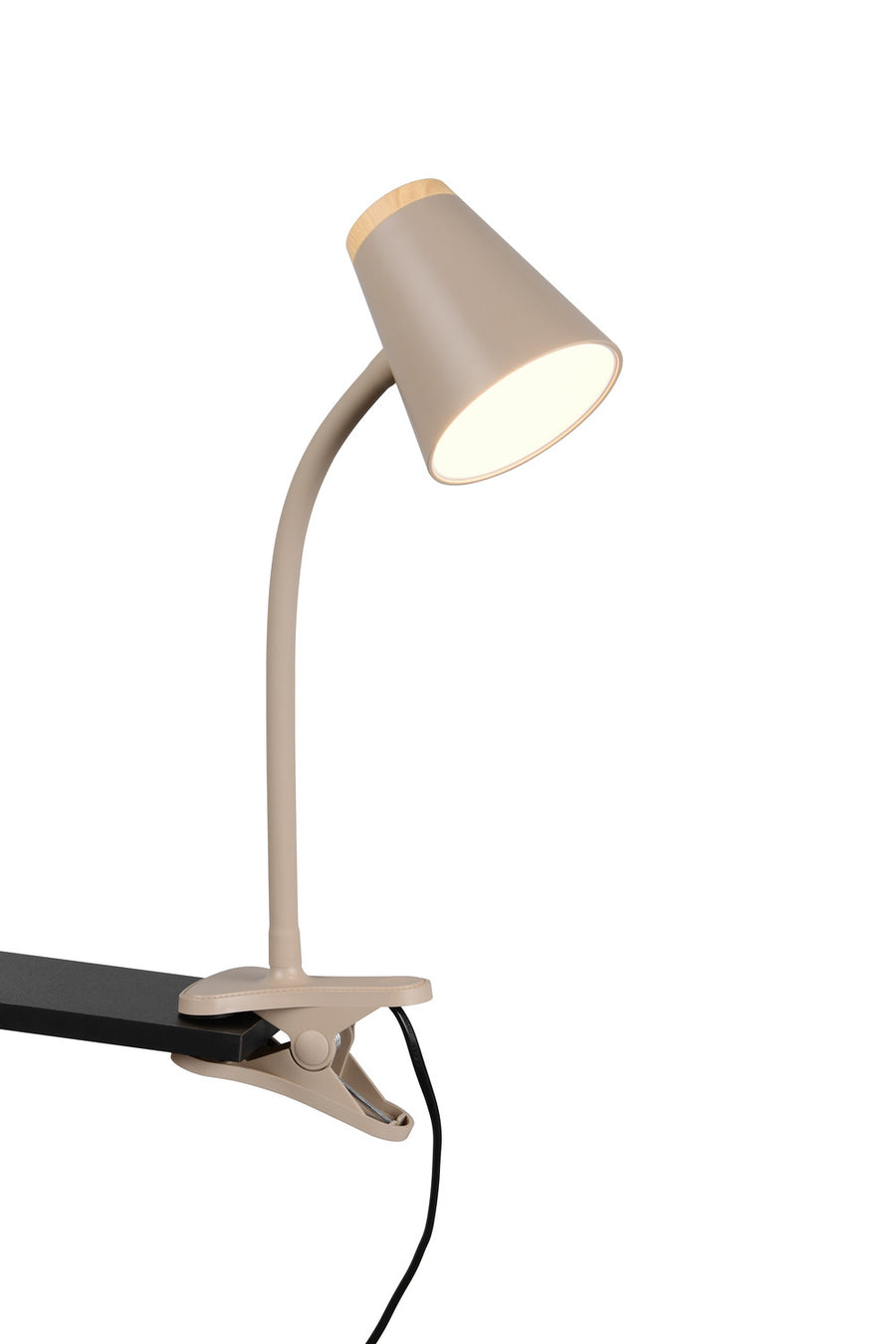 Lampe beige inclinée, pince serrant un support noir sur fond blanc