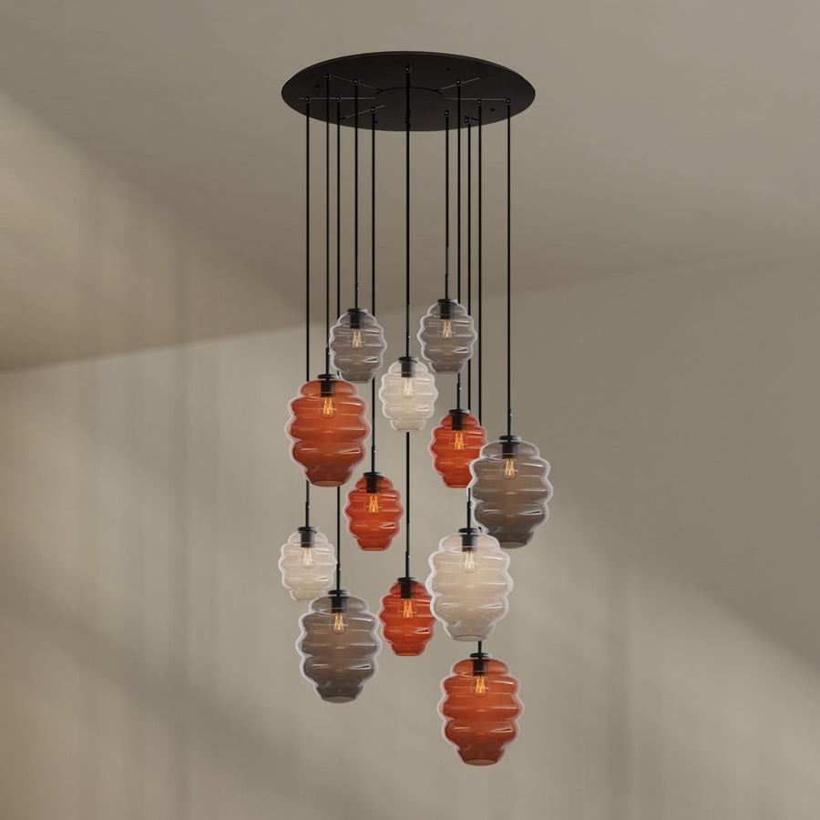 Suspension composée de verres ambrés, fumés et blancs godronnés à hauteurs variables