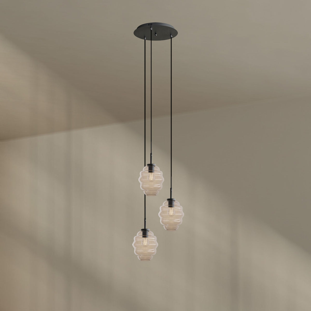Suspension grande hauteur Echos 3 lumières, rosace Ø 40 cm, verres Ø 18 cm