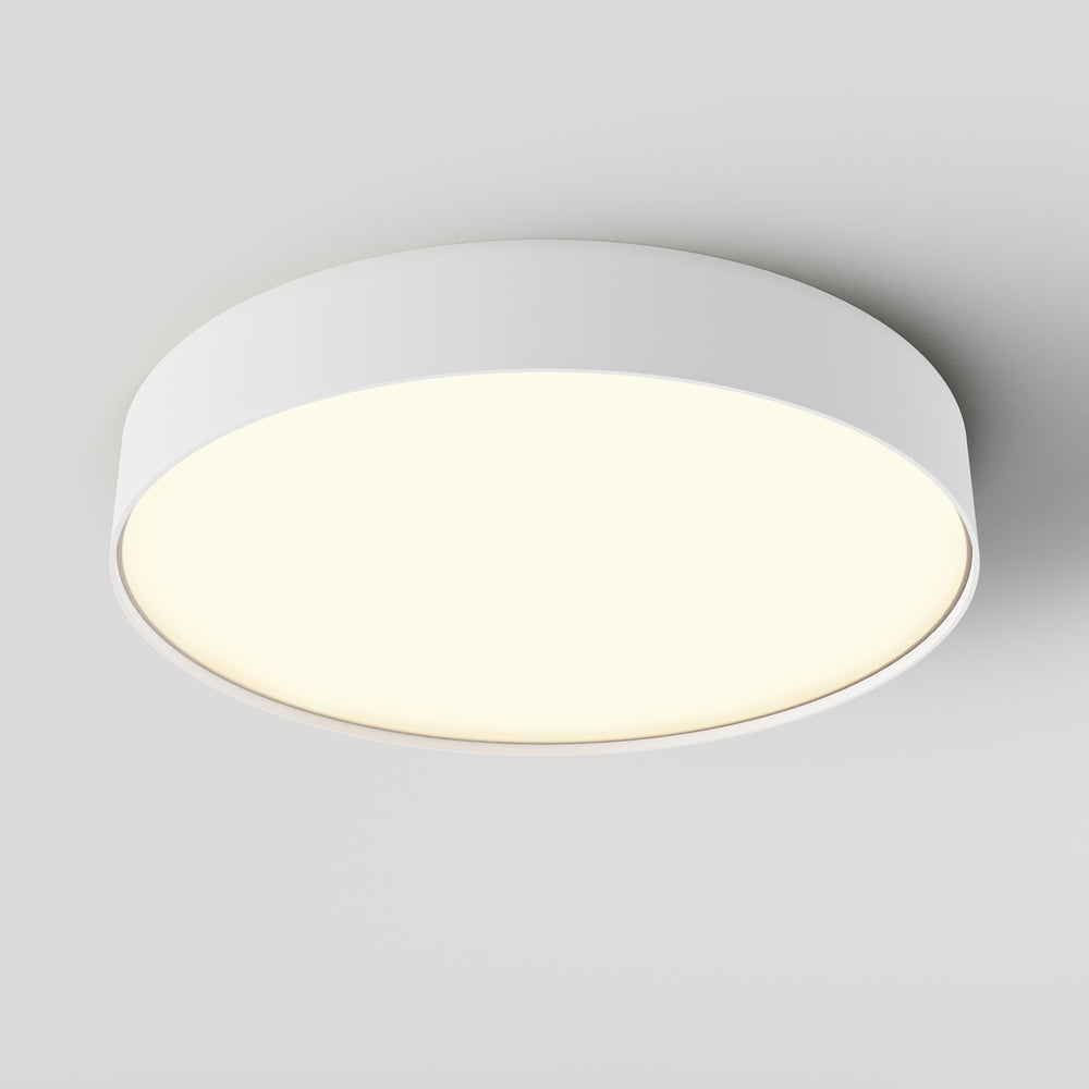 Plafonnier rond blanc vu de dessous, diffuseur lumineux allumé, montage fixé au plafond