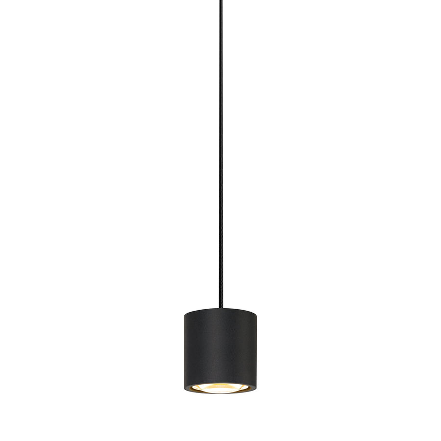 Vue d'ensemble du luminaire suspendu noir, abat-jour cylindrique et fil textile vertical.