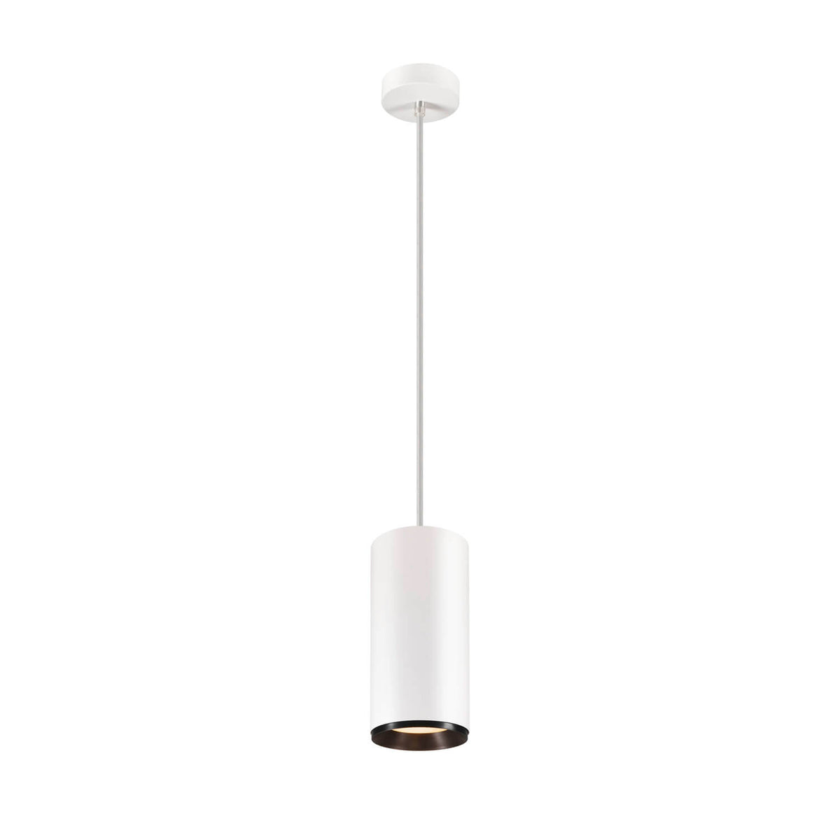 Vue de face du luminaire suspendu, cylindre blanc et câble fin.