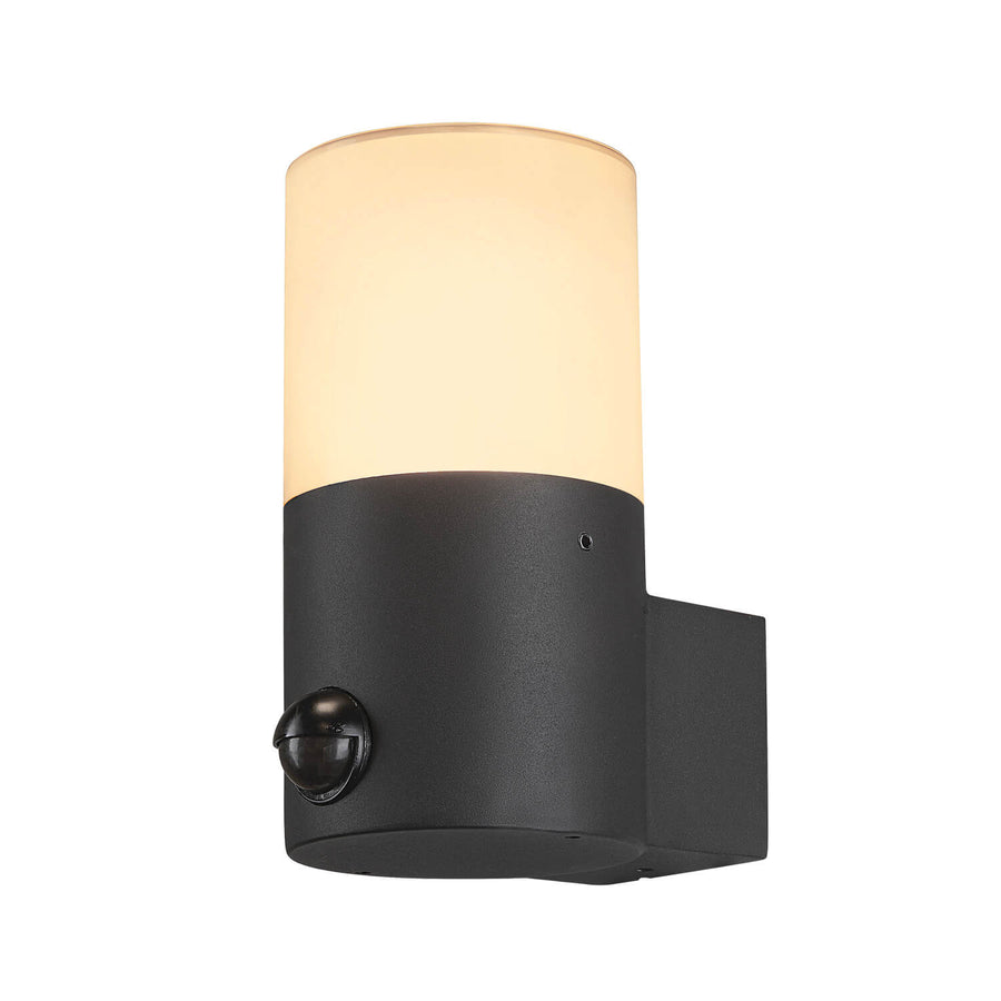 Vue rapprochée de l'applique murale anthracite avec son diffuseur cylindrique lumineux.