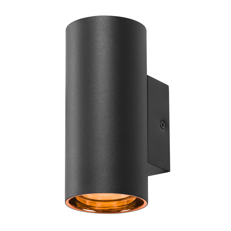 Gros plan sur le halo orangé diffusé par la source LED.