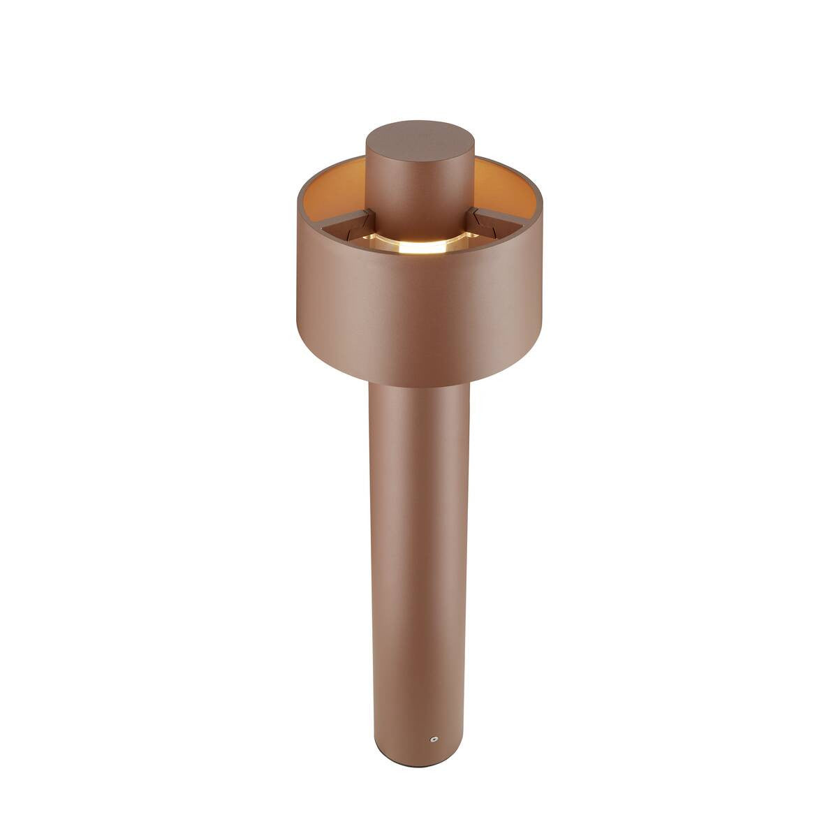 Lampadaire extérieur rouille vu de face, corps cylindrique et tête lumineuse ouverte