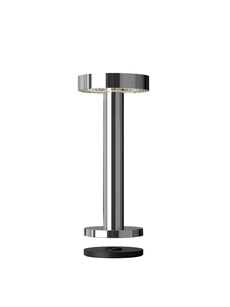Vue éclatée de la lampe chromée, socle de recharge séparé, détail du contact tactile.