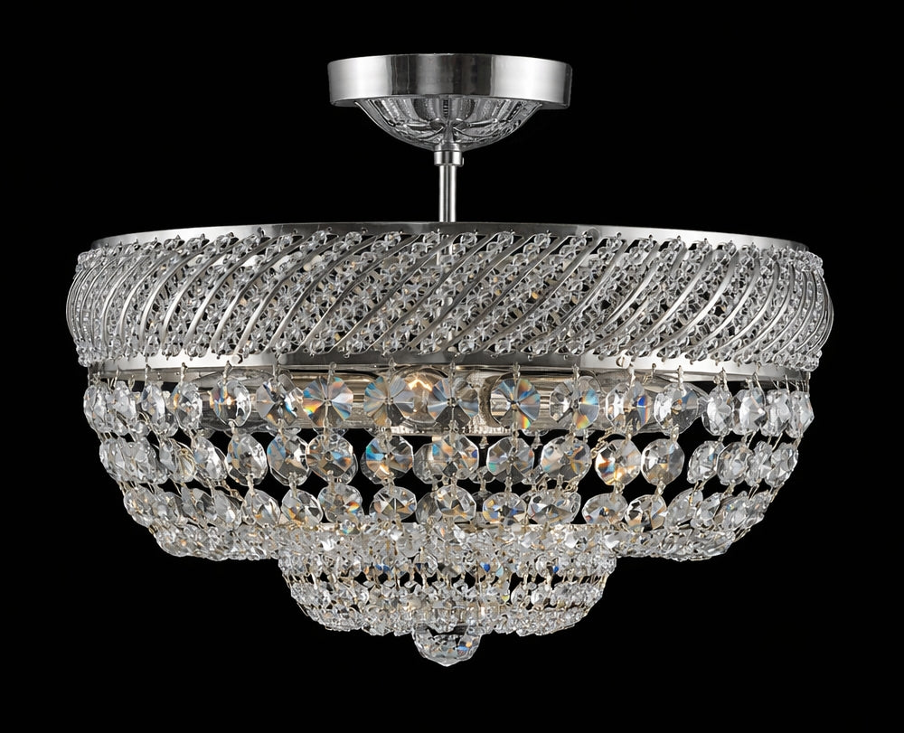 Même luminaire en finition chromée argentée, gros plan sur la structure et les pendeloques