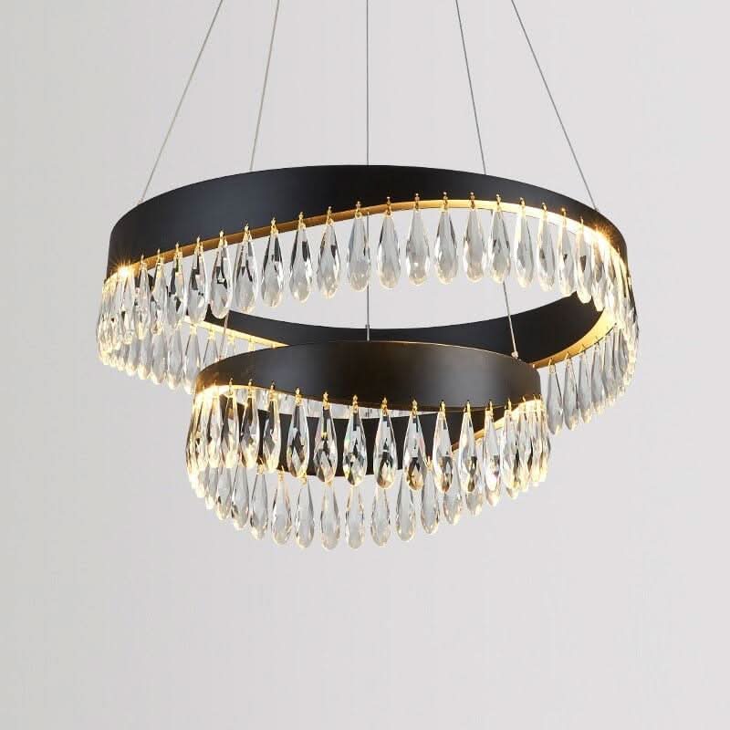 Suspension double anneau noir bordee de gouttes de cristal, vue de face sur fond clair