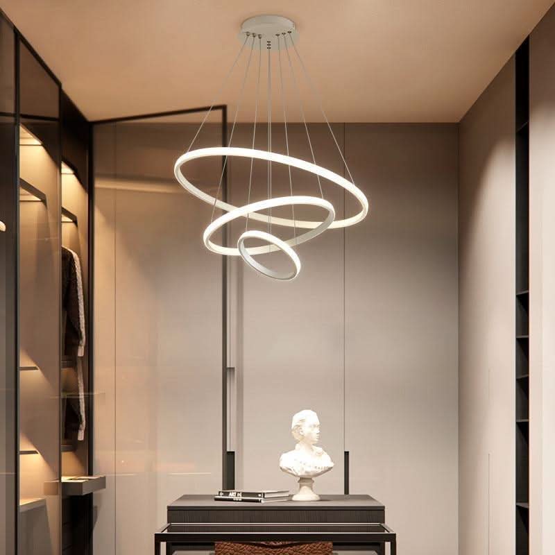 Mise en ambiance du modèle blanc dans un dressing avec buste sculpté