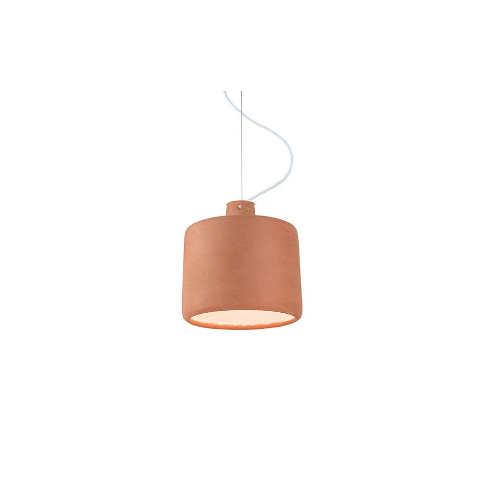 Suspension en argile terracotta vue de face sur fond blanc neutre