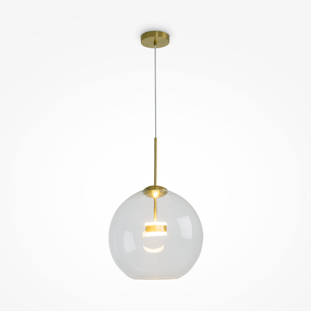 Luminaire suspension doré complet sur fond blanc, sphère en verre transparent et tige en laiton.