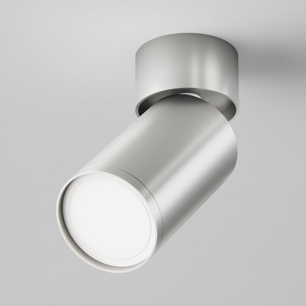 Spot cylindrique argenté orientable fixé au plafond, vu de trois quarts face