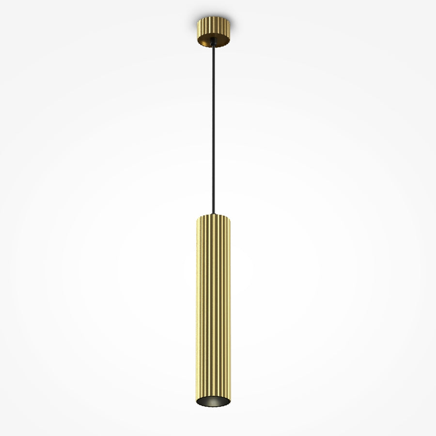 Version dorée du luminaire, long cylindre strié suspendu par un câble noir