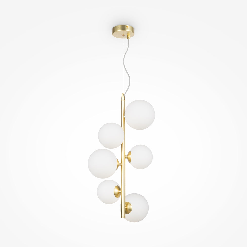 Suspension dorée de face, six globes opalins blancs répartis sur une tige verticale