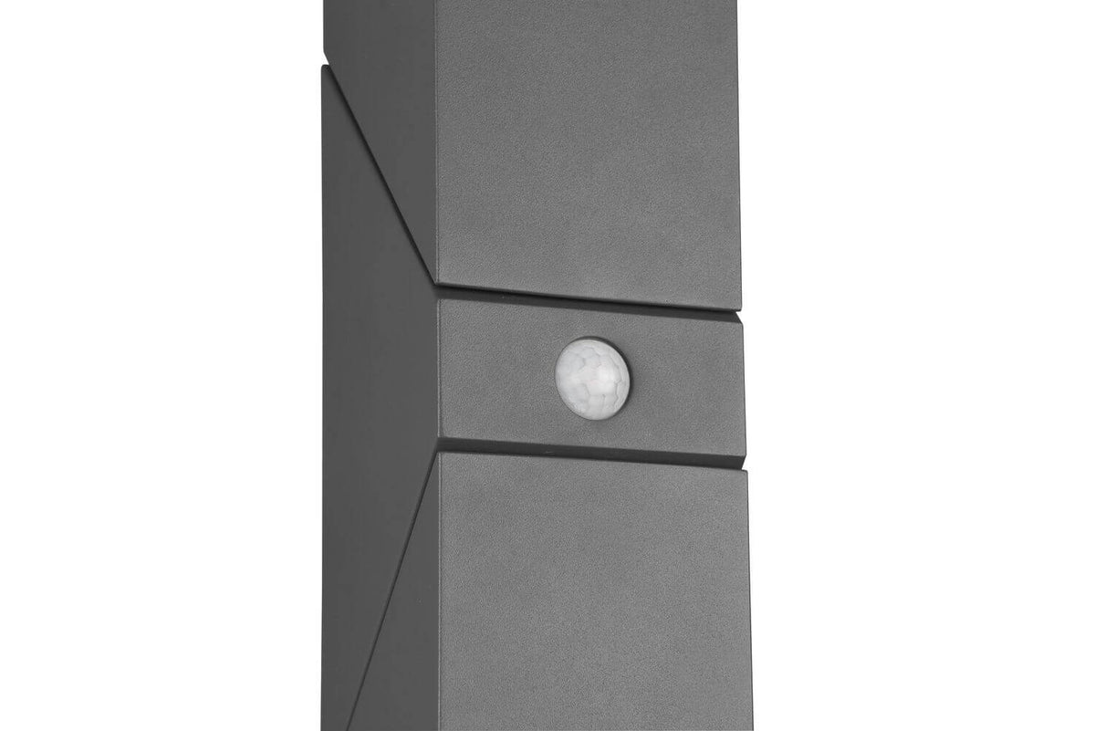 Détail du détecteur de mouvement et des lignes géométriques du boîtier anthracite.