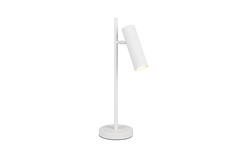 Présentation du luminaire blanc, tige verticale, abat-jour incliné et base circulaire.