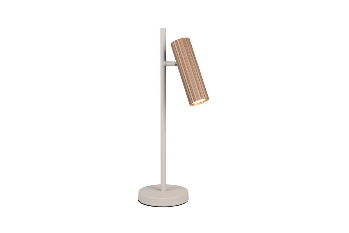 Autre angle du luminaire à poser, mettant en valeur l'abat-jour en lamelles.