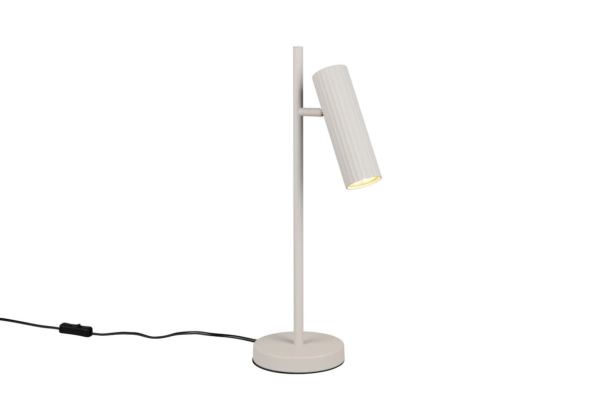 Lampe à poser blanche de face, tête cylindrique striée orientée vers le bas.