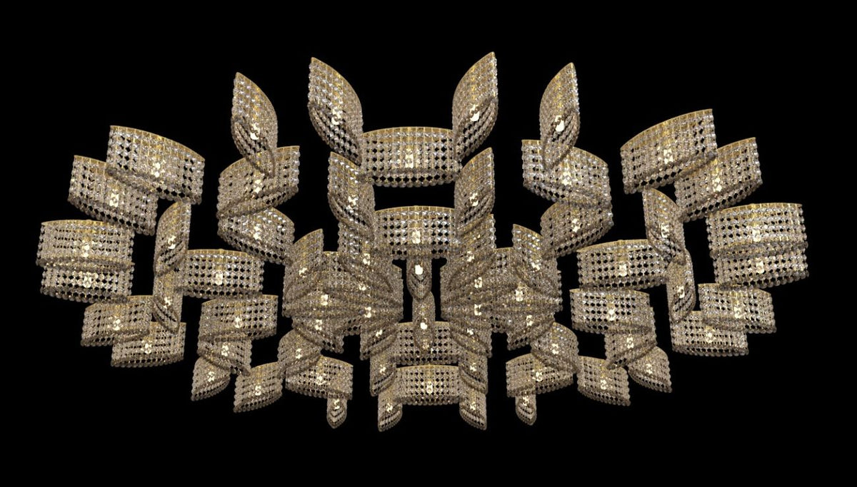 Luminaire complet de face sur fond noir, avec éléments recourbés en cristal.