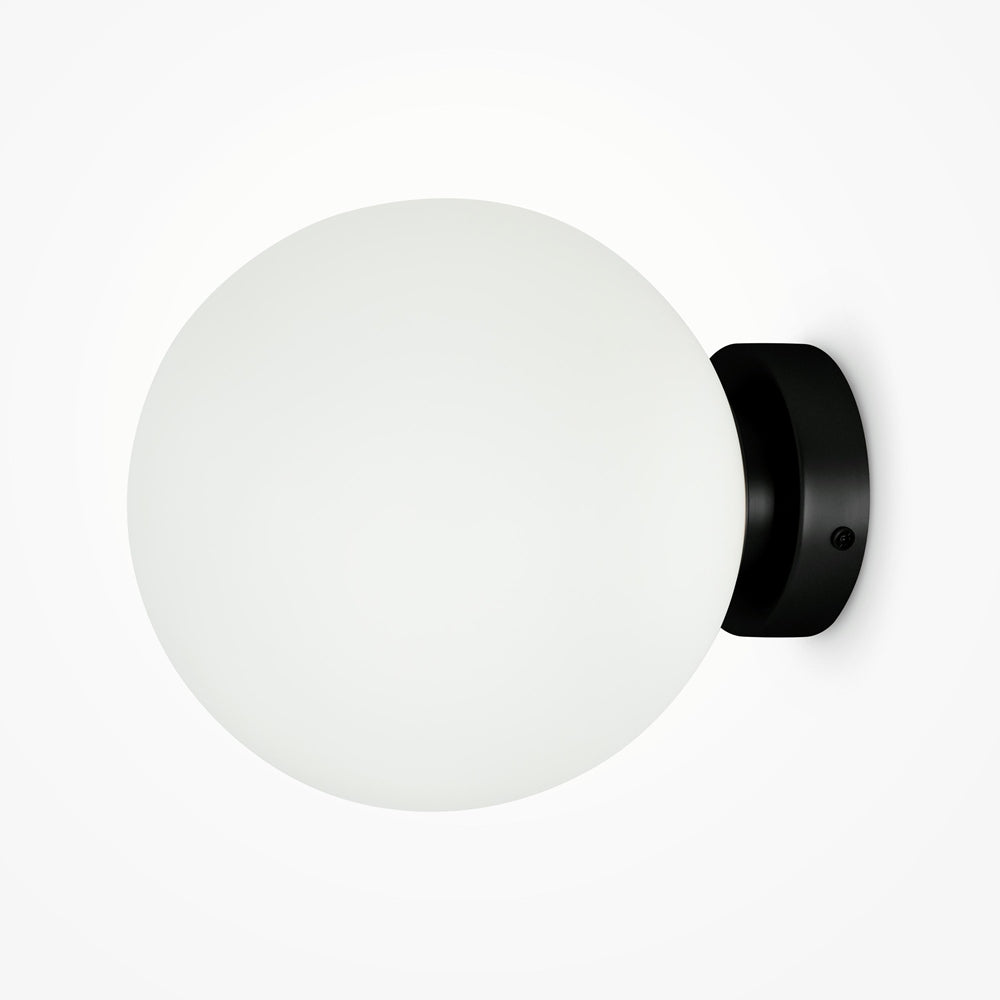 Applique murale noire avec globe blanc opaque de face sur fond clair