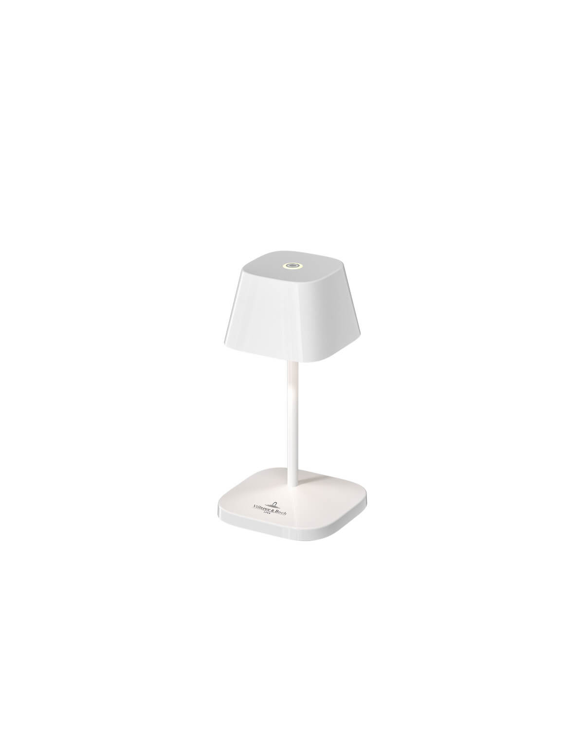 Vue de face d'une lampe blanche à poser, abat-jour conique et base carrée.