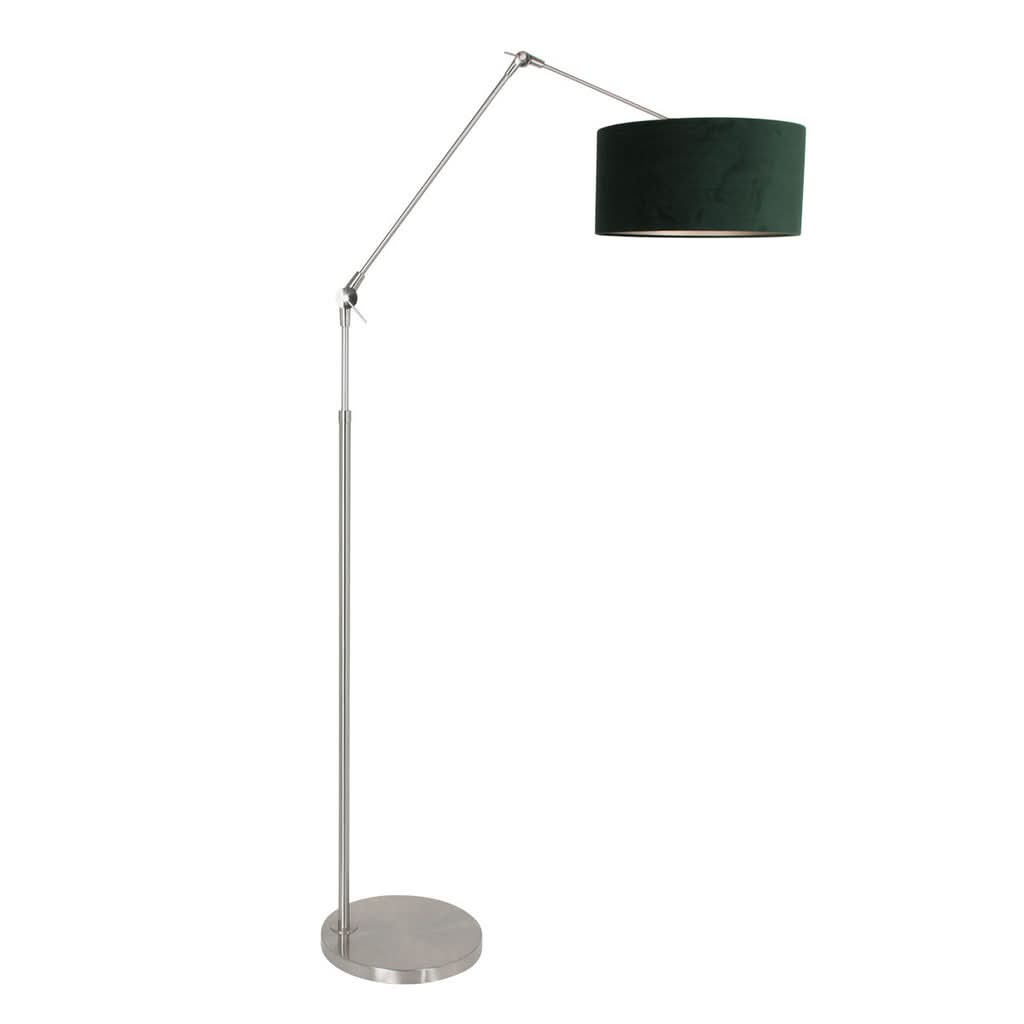 Lampadaire à bras articulé en métal brossé et abat-jour cylindrique en velours vert, vu de face