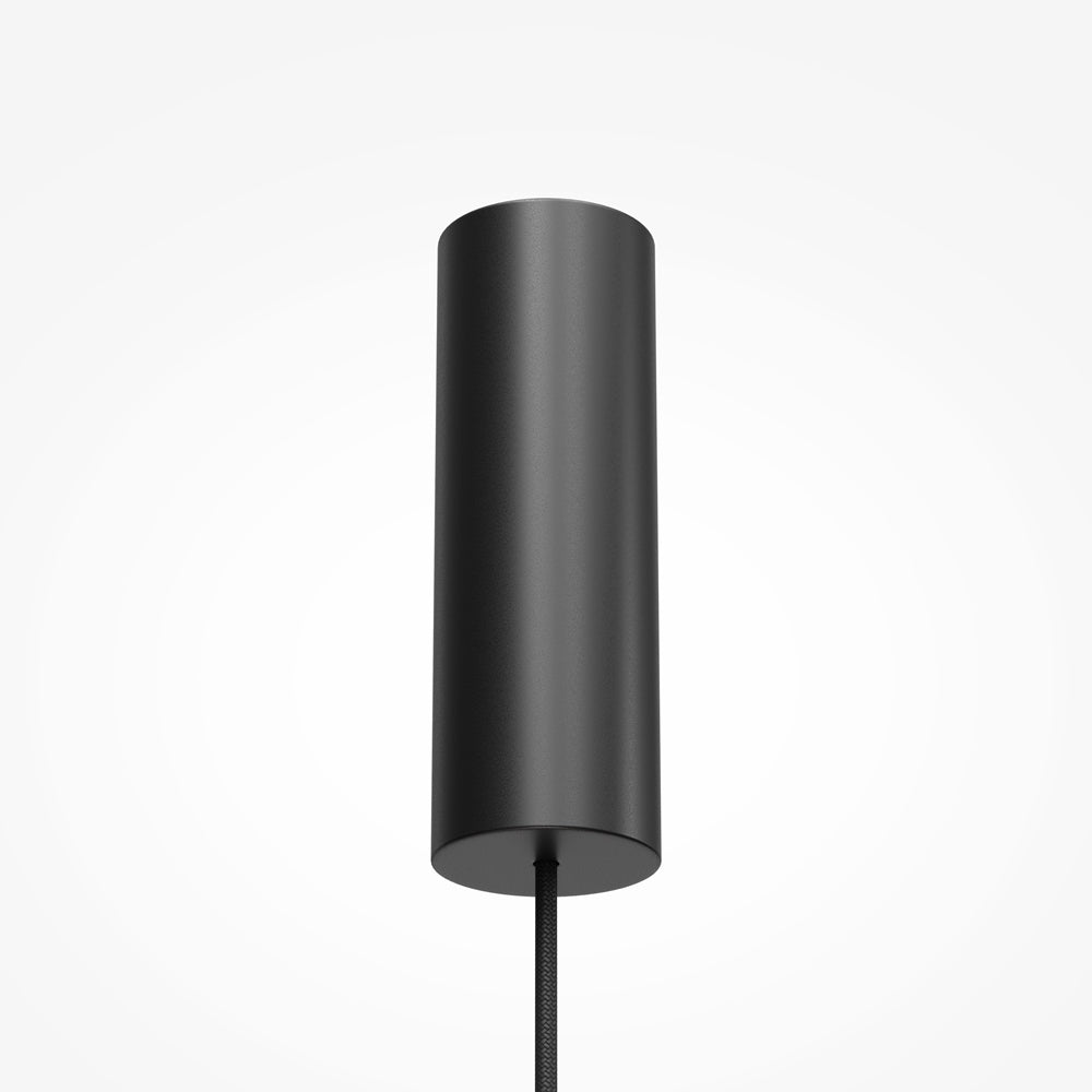 Détail de la rosace cylindrique noire et du câble textile gainé de noir.