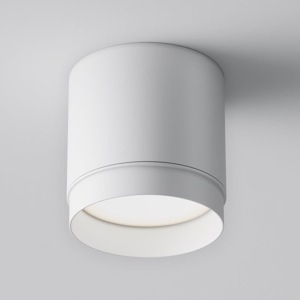 Plafonnier cylindrique blanc vu de trois quarts, fixé directement au plafond