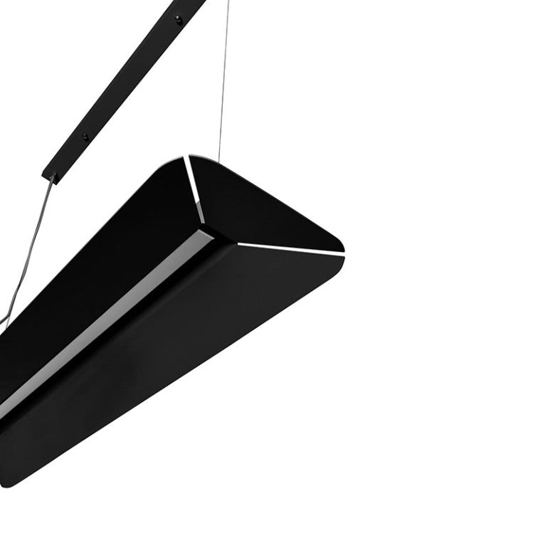 Détail de la finition noire brillante et des joints clairs sur le profil