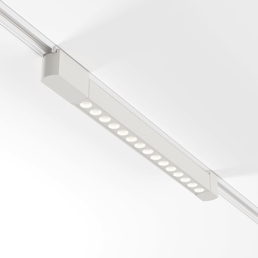 Luminaire blanc fixé sur rail, rangée de spots ronds alignés et allumés