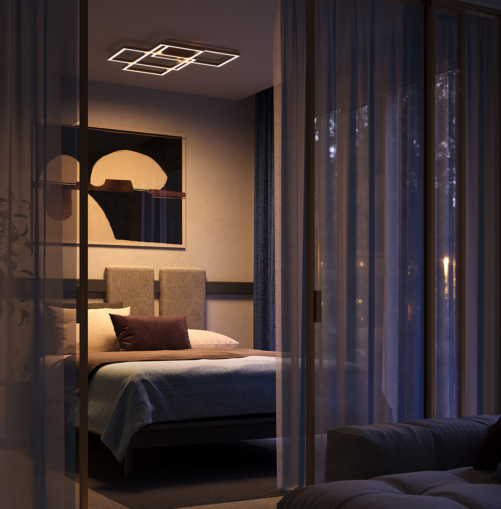 Mise en ambiance nocturne du plafonnier allumé dans une chambre