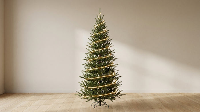 Wie bringt man eine Lichterkette am Weihnachtsbaum an?