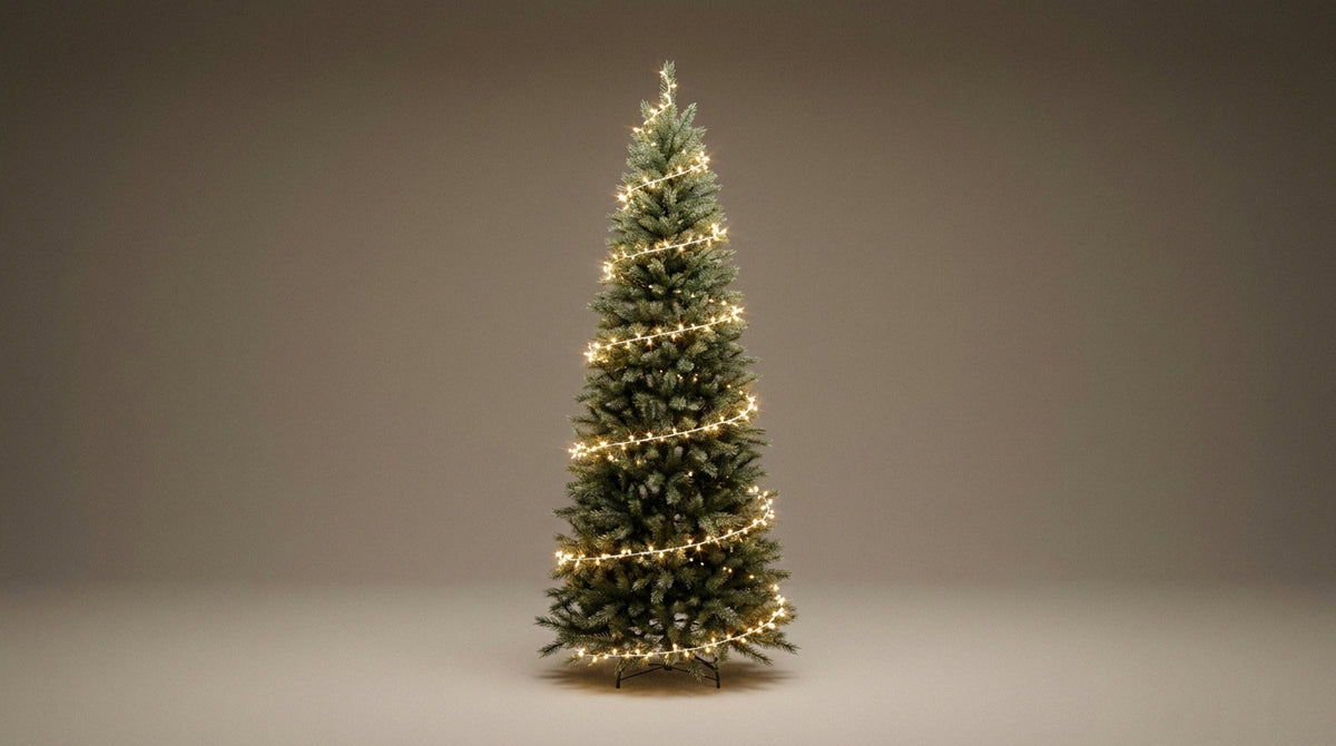 Wie bringt man eine Lichterkette an einem Weihnachtsbaum an?