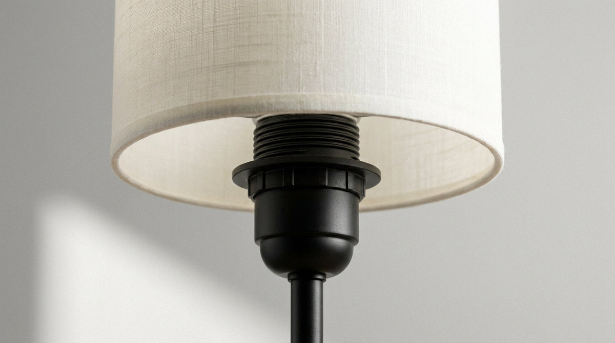 Lampenschirm an Deckenfassung befestigen
