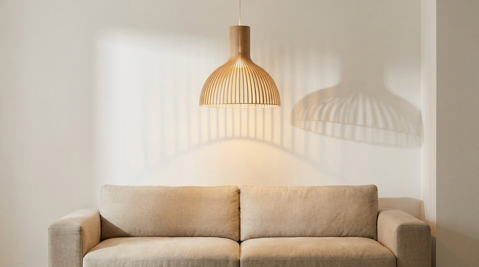 Luminaire en bois au salon : bien choisir sa lumière