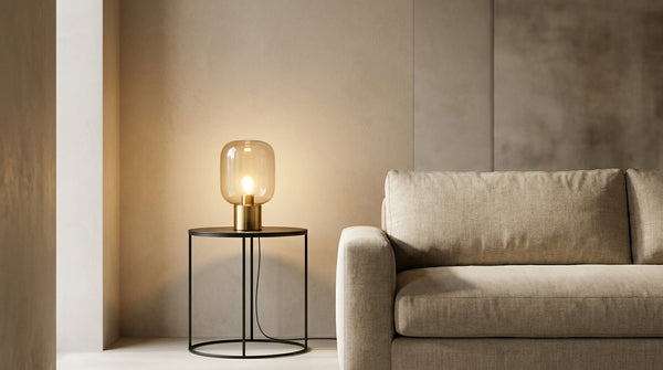 Beistelltisch für eine Wohnzimmerlampe
