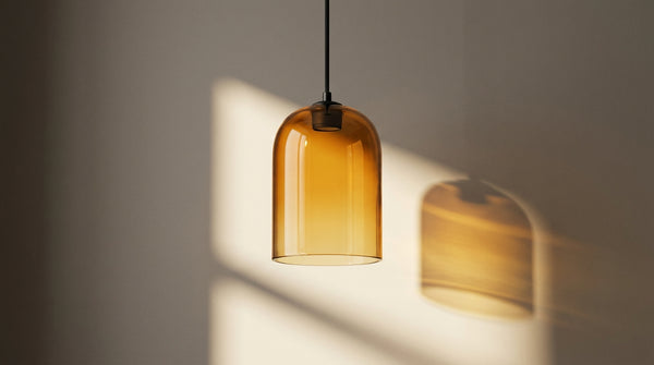 Suspension en verre ambré : bien choisir sa teinte et sa hauteur