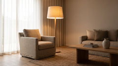 Silberne Stehlampe
