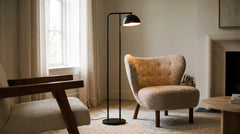 Schwarze Stehlampe