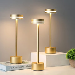 Goldene Nachttischlampe