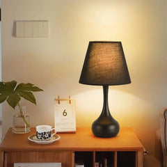 Schwarze Nachttischlampe