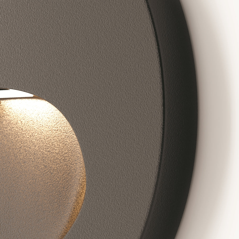 Gros plan sur la texture mate du disque et son bord biseauté