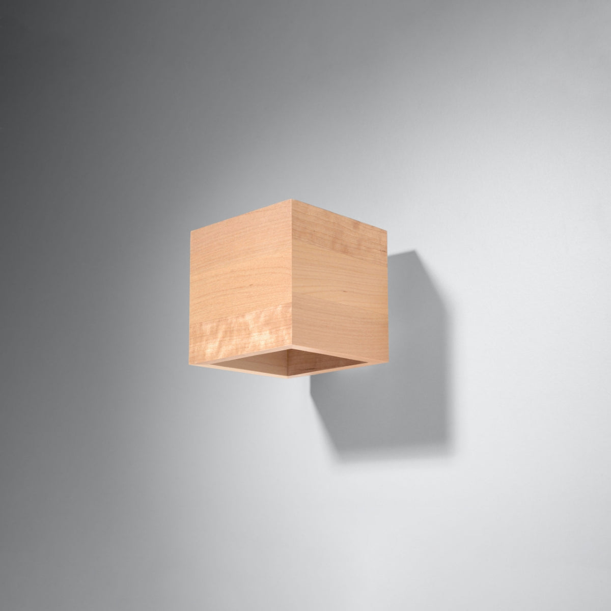 Produit seul détaché sur fond gris uni, légère ombre portée derrière le luminaire