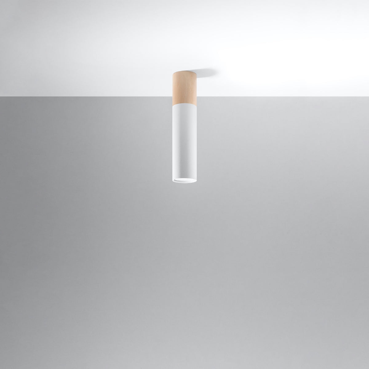 Plafonnier cylindrique monté au plafond, éteint, sur fond gris clair.