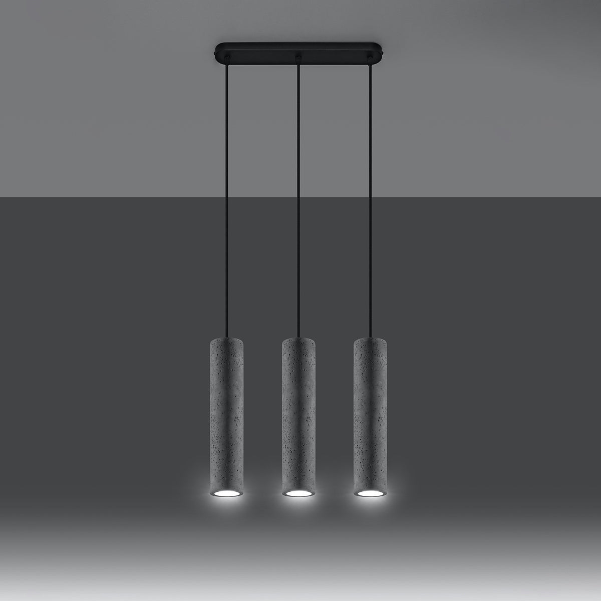 Luminaire allumé dans une ambiance sombre, faisceaux lumineux dirigés vers le bas