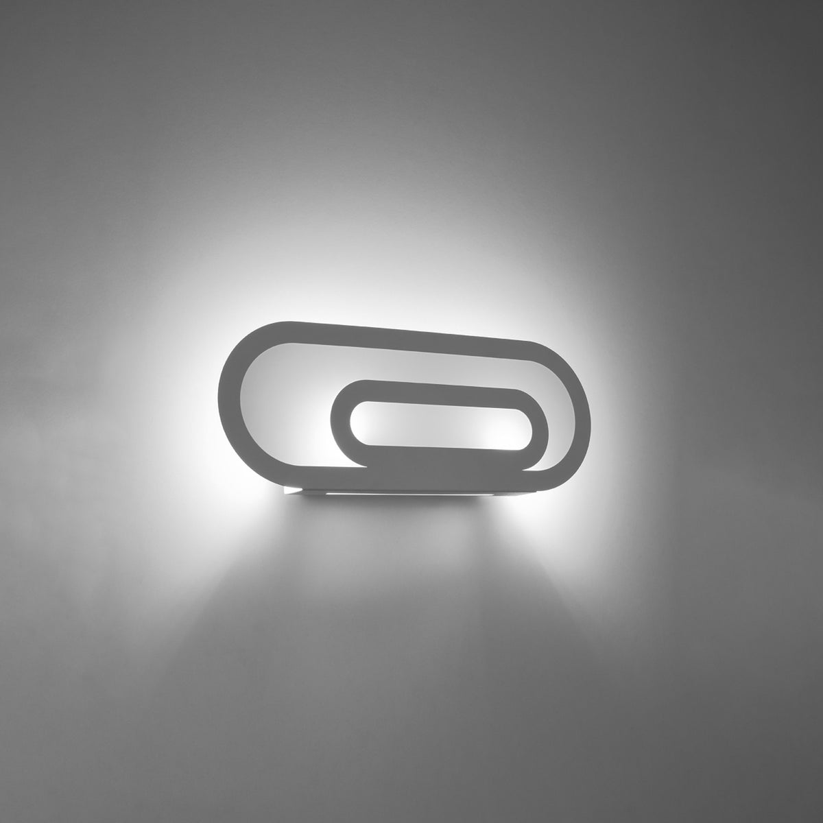 Face avant éclairée montrant le diffuseur central et la découpe lumineuse