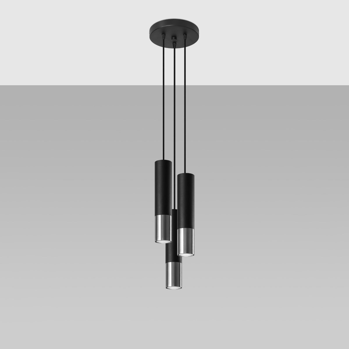 Second plan large du même luminaire sur fond gris dégradé, trois suspensions alignées.