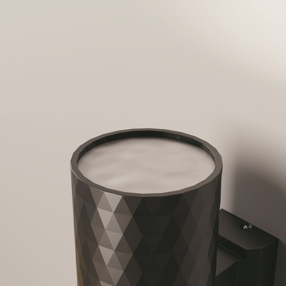 Vue rapprochée du dessus, diffuseur gris doux et texture facettée noire