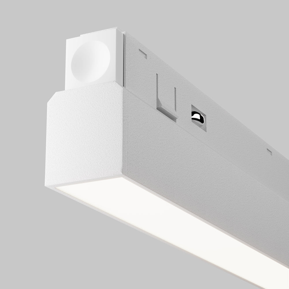 Détail de l'extrémité du profilé, embout texturé et connecteur rond blanc